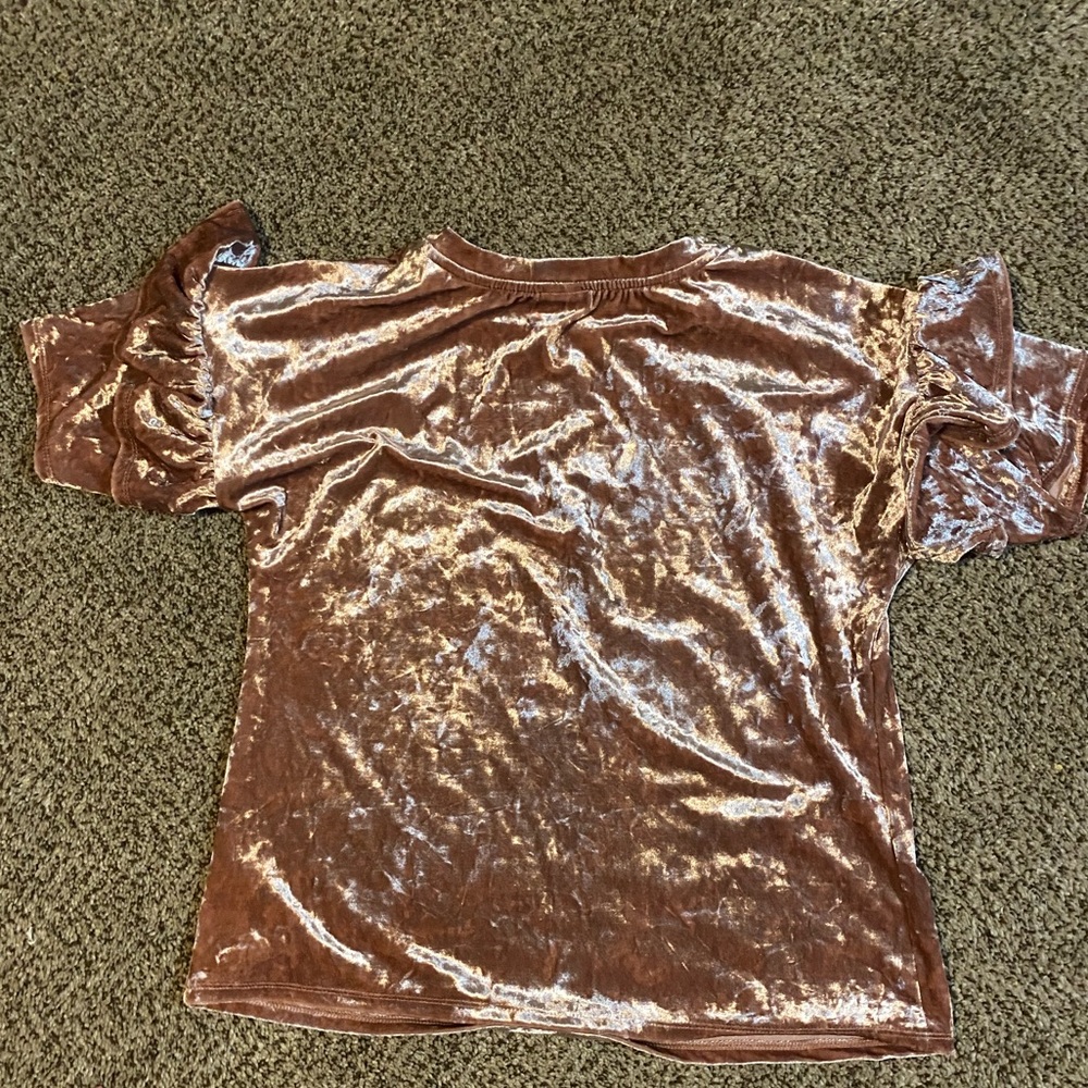 Women’s velvet top